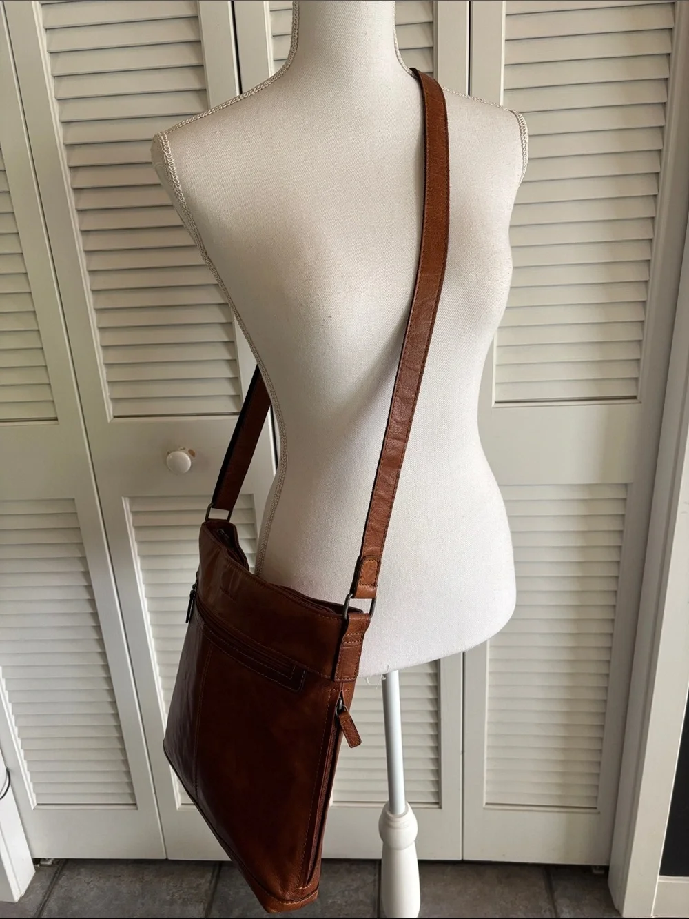 Jack Georges Voyager Honey Brown Buffalo Leather Cross Body Bag Travel Purse